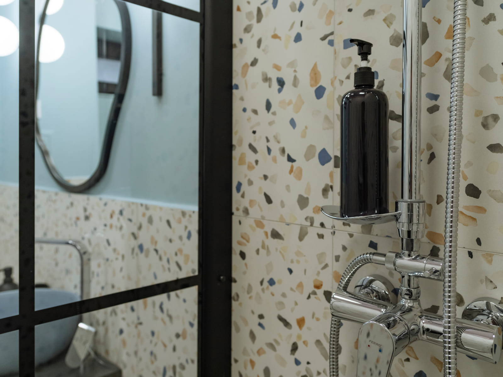 Zalomit Studio 83 — WC and shower