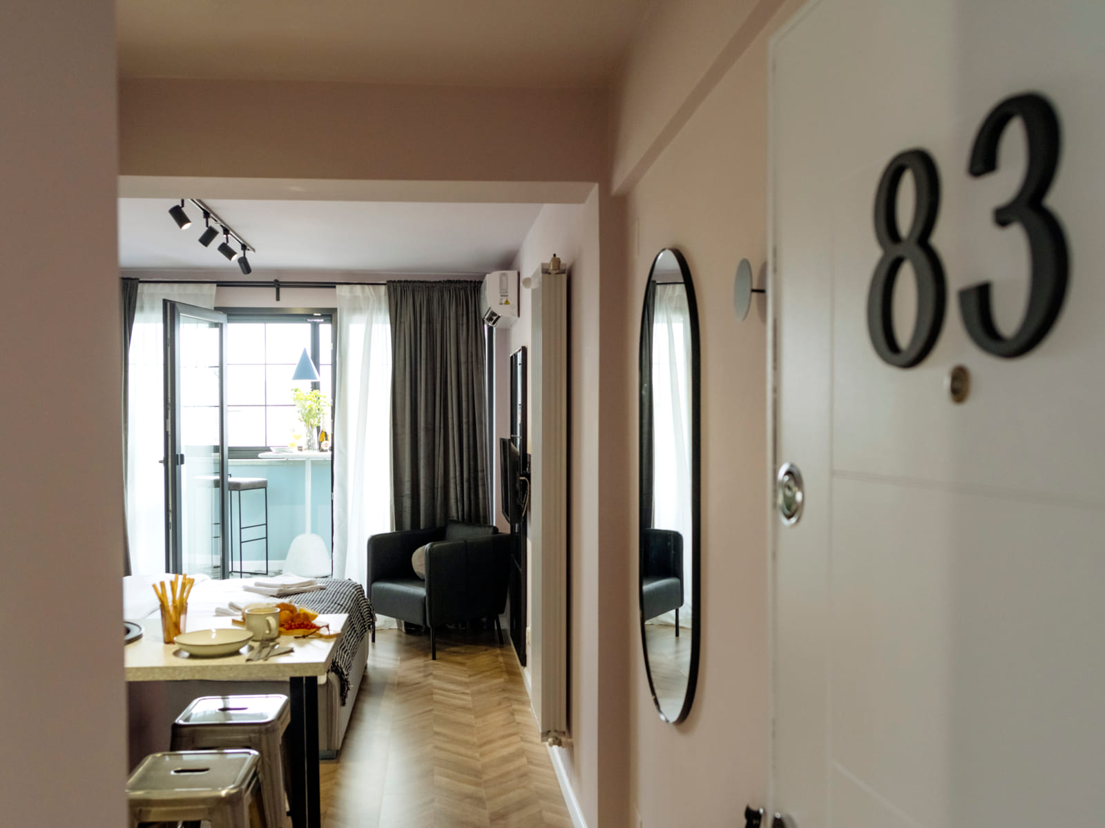 Zalomit Studio 83 — Front door, apartment 83