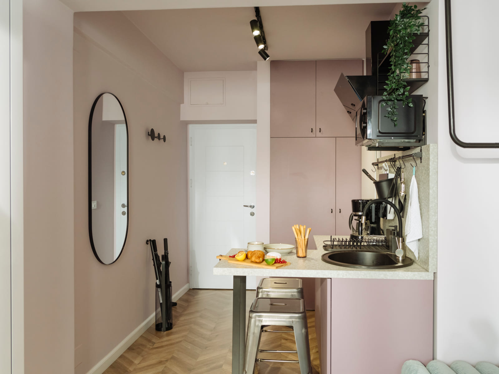 Zalomit Studio 83 — Kitchenette, pink and terrazzo